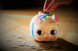 昭和の定番 貯金箱といえばブタさんだった